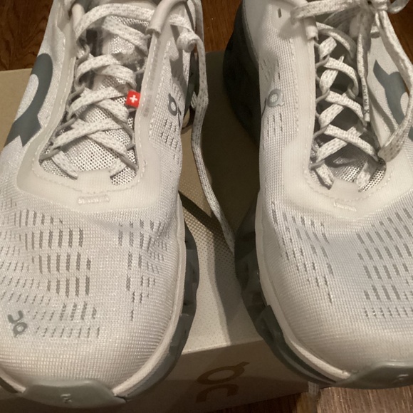 On Cloud Cloudmaster 2 frost athletic shoes ladies 8 - Picture 2 of 11